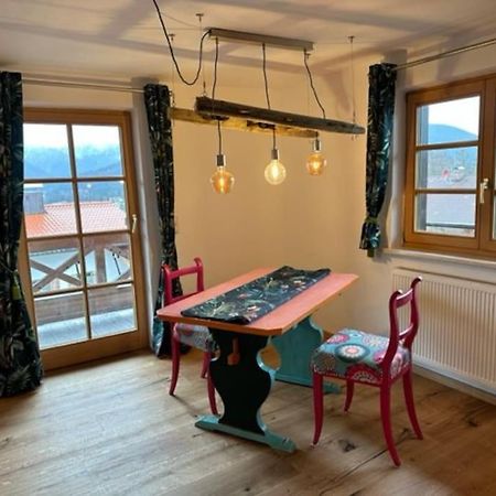 Charmante Farbenfrohe Wohnung Fuer Zwei Фишбахау Экстерьер фото
