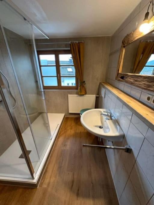 Charmante Farbenfrohe Wohnung Fuer Zwei Фишбахау Экстерьер фото