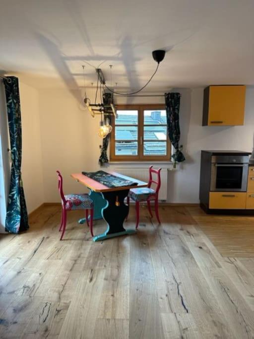 Charmante Farbenfrohe Wohnung Fuer Zwei Фишбахау Экстерьер фото