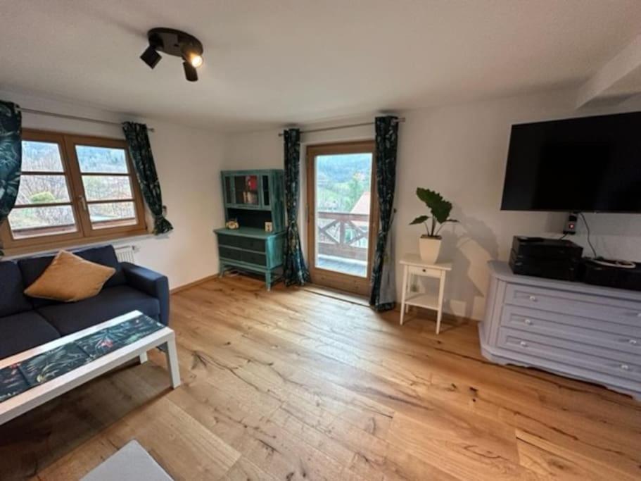 Charmante Farbenfrohe Wohnung Fuer Zwei Фишбахау Экстерьер фото
